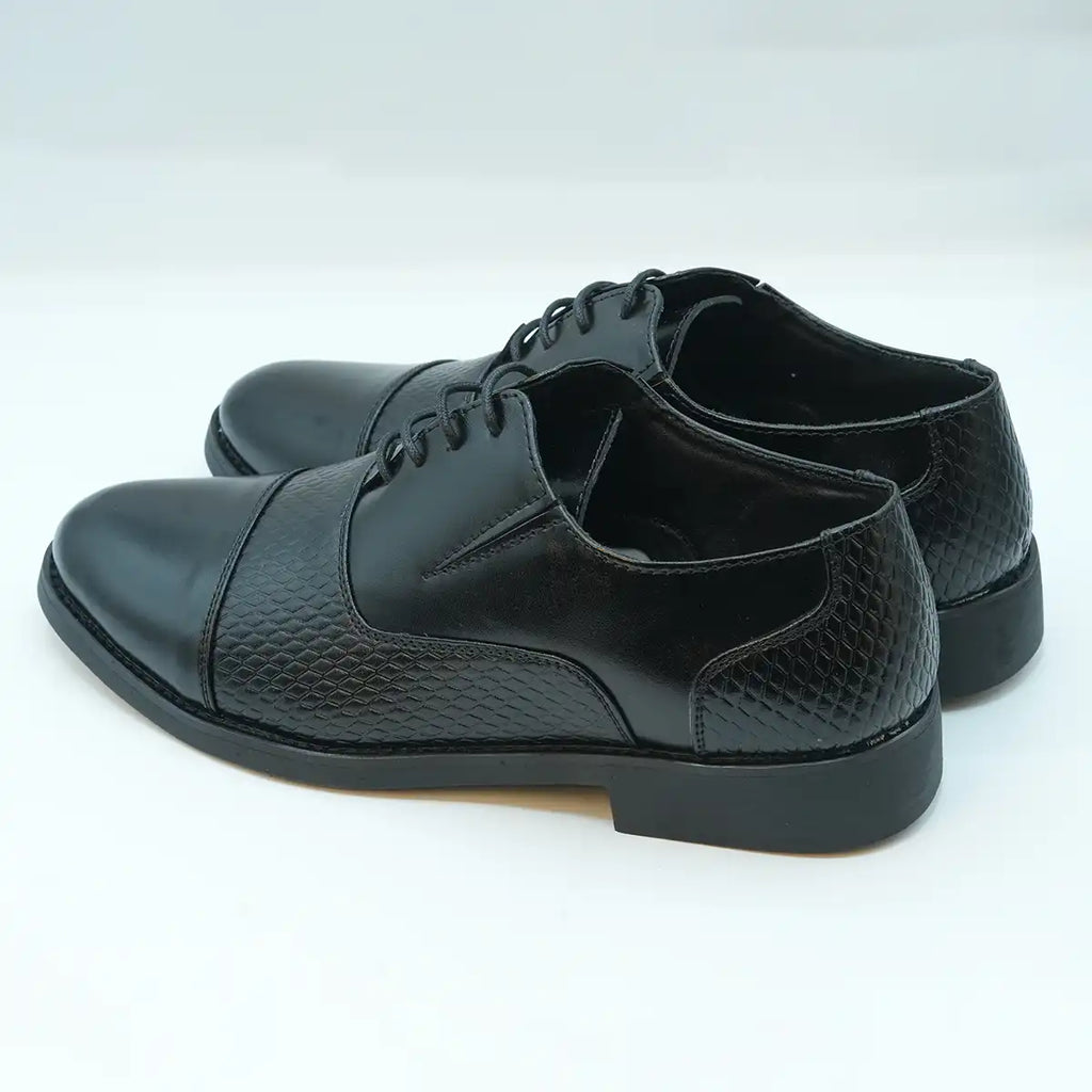 Classic Lace-Up Footwear Tailored for the Modern Man with Timeless Style GS51