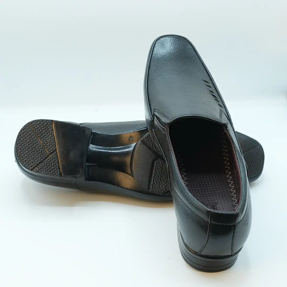 Slip-On Shoes Designed for Men with a Formal and Semi-Formal GS56