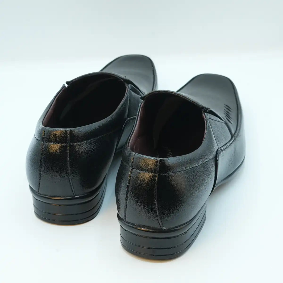 Slip-On Shoes Designed for Men with a Formal and Semi-Formal GS56