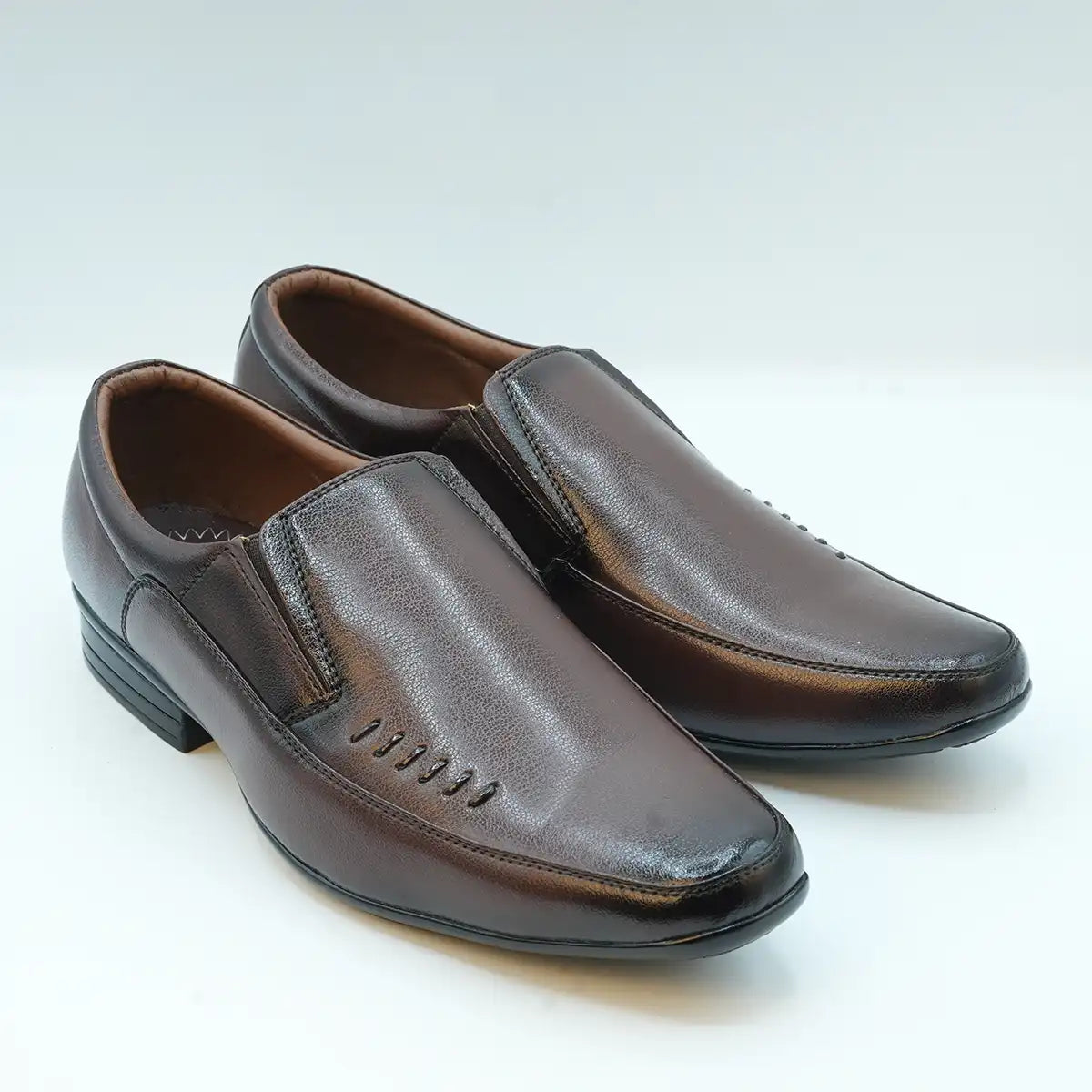 Slip-On Shoes Designed for Men with a Formal and Semi-Formal GS56