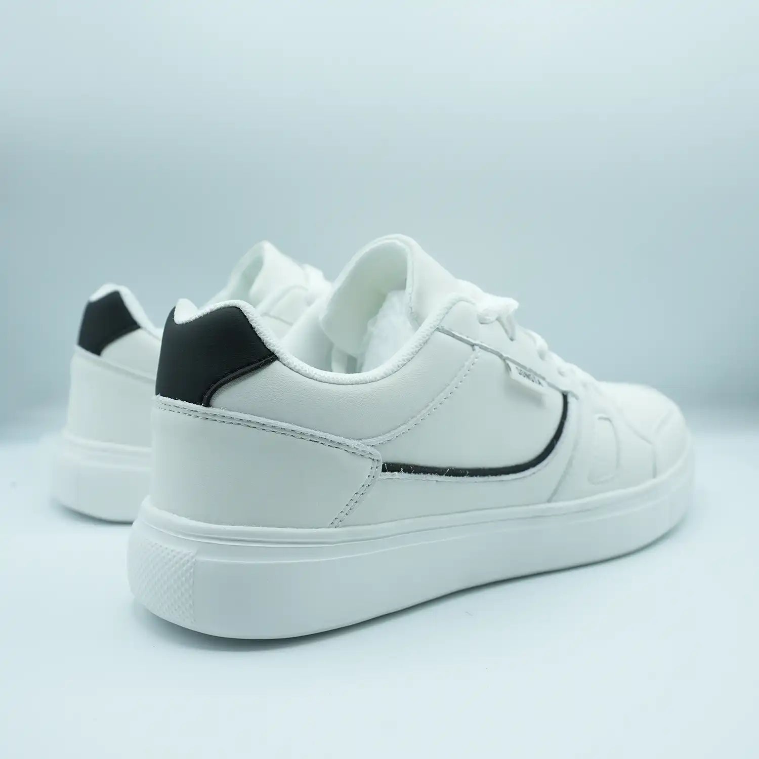 Unisex Low-Top Sneakers Classic White with Black, Red & Green Detail