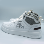 Trendy White Sneakers for Men – Sporty Street Style with Graphic Side Design