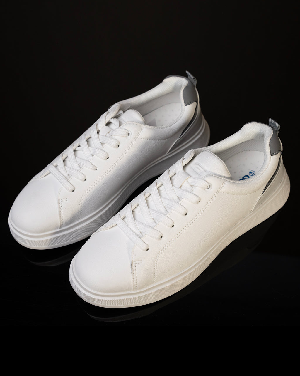 Goldstar White Casual Low-Top Sneakers For Men GS165