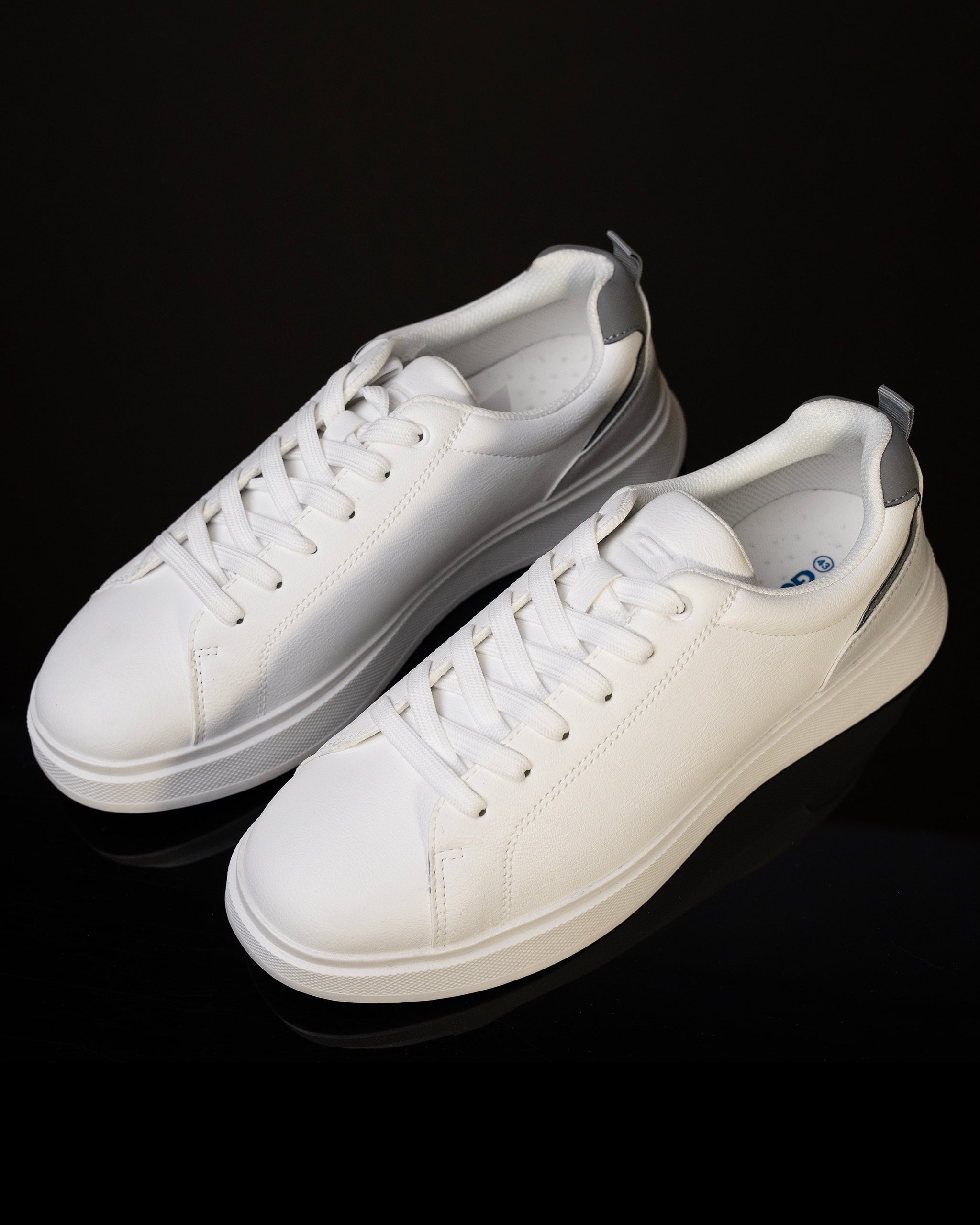 Goldstar White Casual Low-Top Sneakers For Men GS165