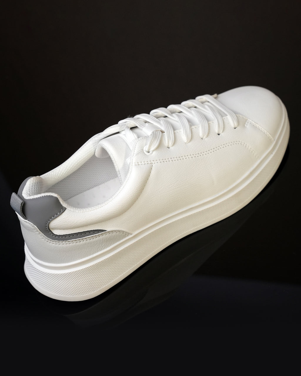 Goldstar White Casual Low-Top Sneakers For Men GS165