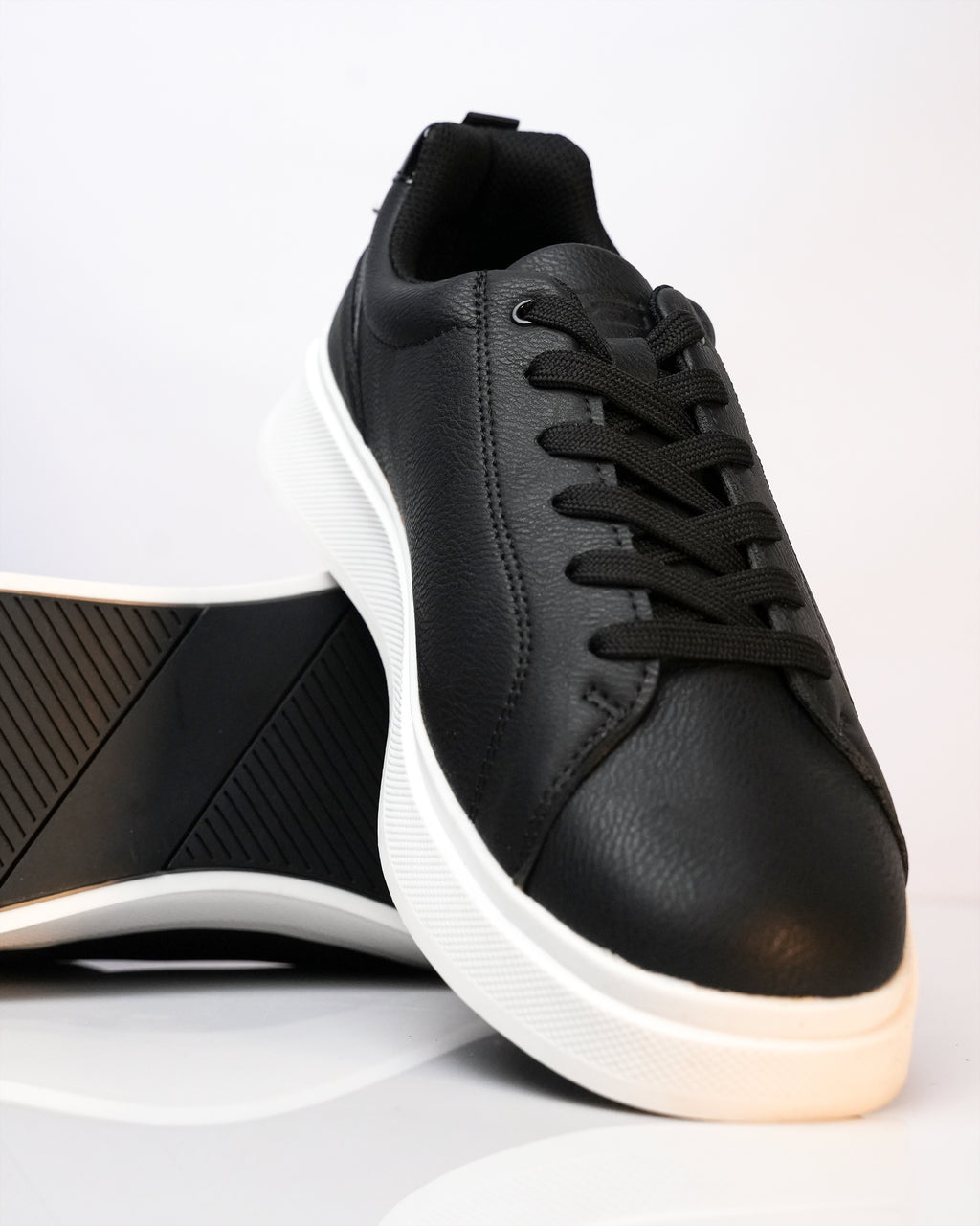 Goldstar Black Casual Low-Top Sneakers For Men GS166