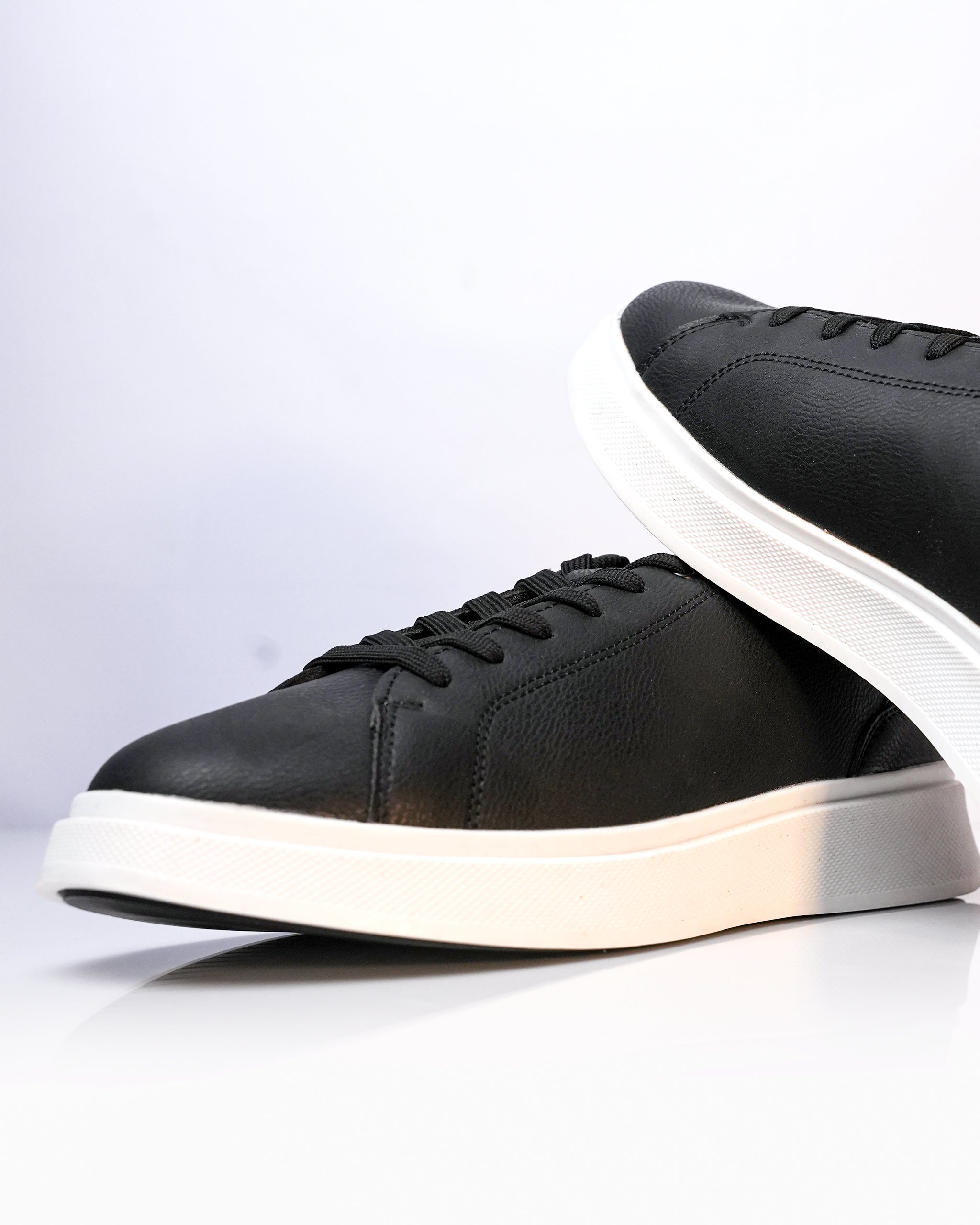 Goldstar Black Casual Low-Top Sneakers For Men GS166