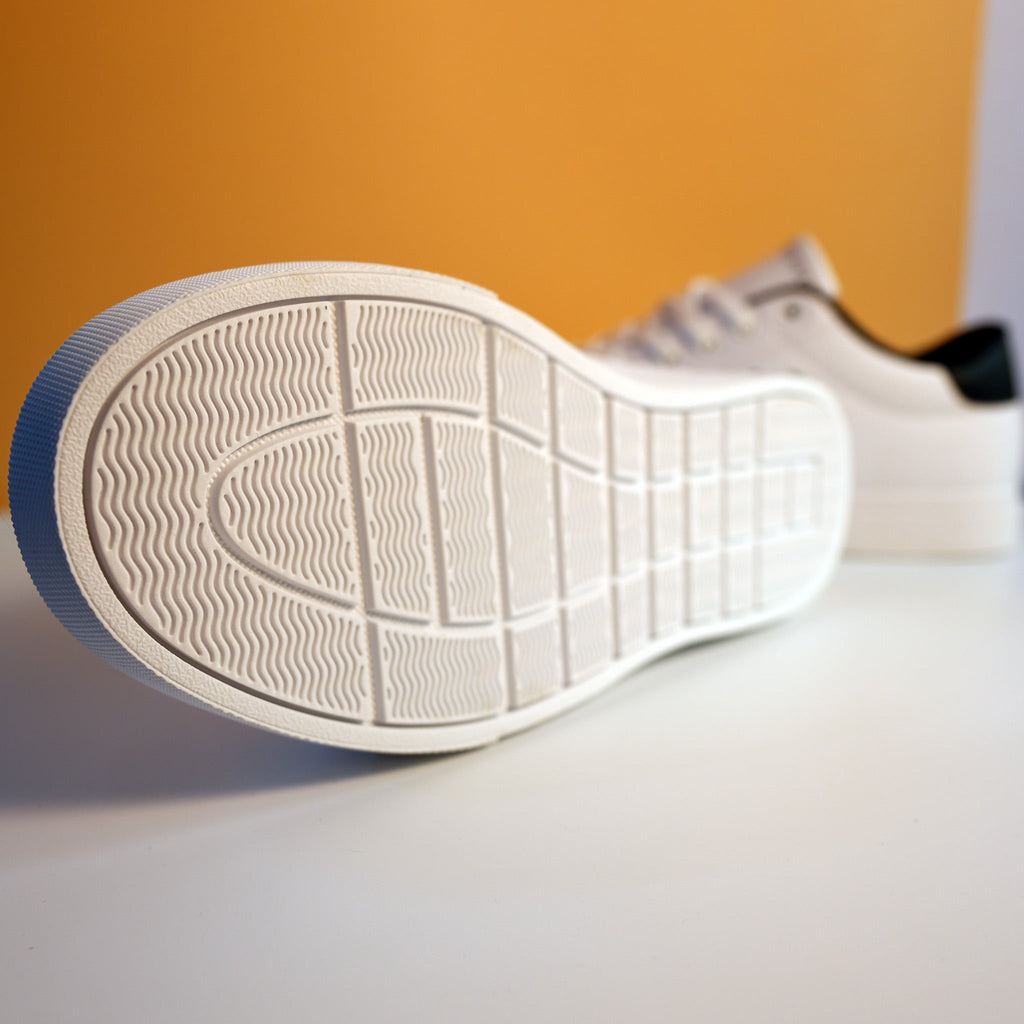 Classic White Sneakers with Navy Crest Detail [GS127] - Jutapasal