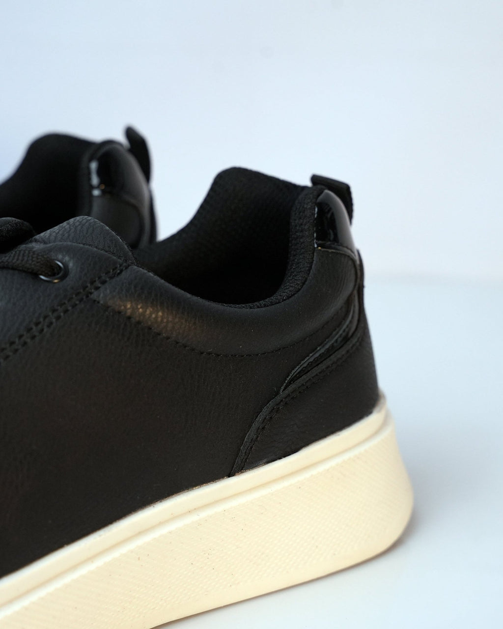 Goldstar Black Casual Low-Top Sneakers For Men GS166 - Jutapasal